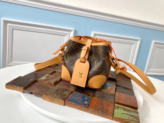First bag ru LOUIS VUITTON PURSE NOÉ 0803